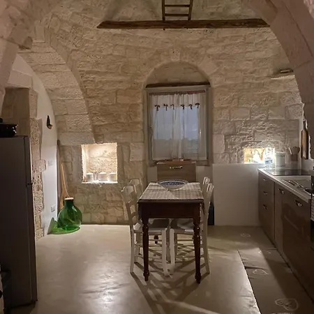Trullo Masso Antico 알베르벨로